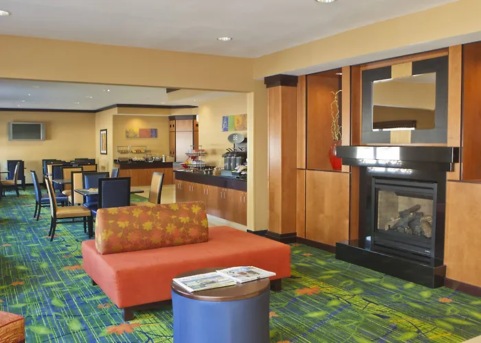Cheap hotels Fairfield Inn & Suites By Marriott Champaign
